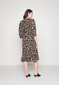 ONLY MATERNITY OLMOLIVIA WRAP MIDI DRESS - Nappali ruha - white/sand