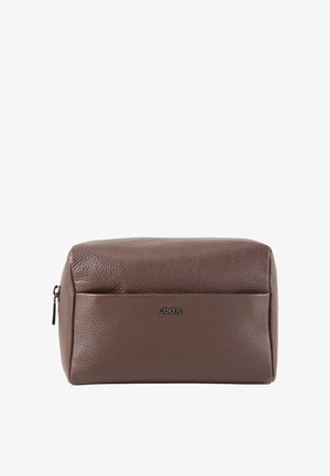 Brązowa, teksturowana, skórzana prostokątna kosmetyczka z przednią kieszenią i czarnym zamkiem błyskawicznym, z logo "JOOP!" na środku z przodu.