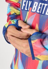 adidas Performance ARSENAL FC 25/26 PRE-MATCH WARM TOP - Klubové oblečenie - victory blue/pure ruby/bright yellow/bright cyan