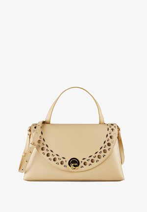 Borsa a tracolla in pelle beige con manico superiore, tracolla regolabile, patta smerlata con ritagli circolari e chiusura a giravite in metallo dorato.