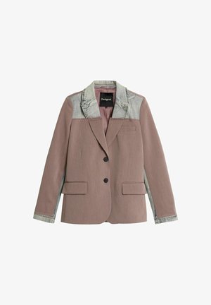 Blazer mit mauvefarbener Stoffvorderseite und -ärmeln, grauem Denimkragen, Schultern und Ärmelbündchen, zwei schwarzen Knöpfen und vorderen Klappentaschen.