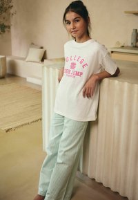 Next SET - Nattplagg set - green ecru white