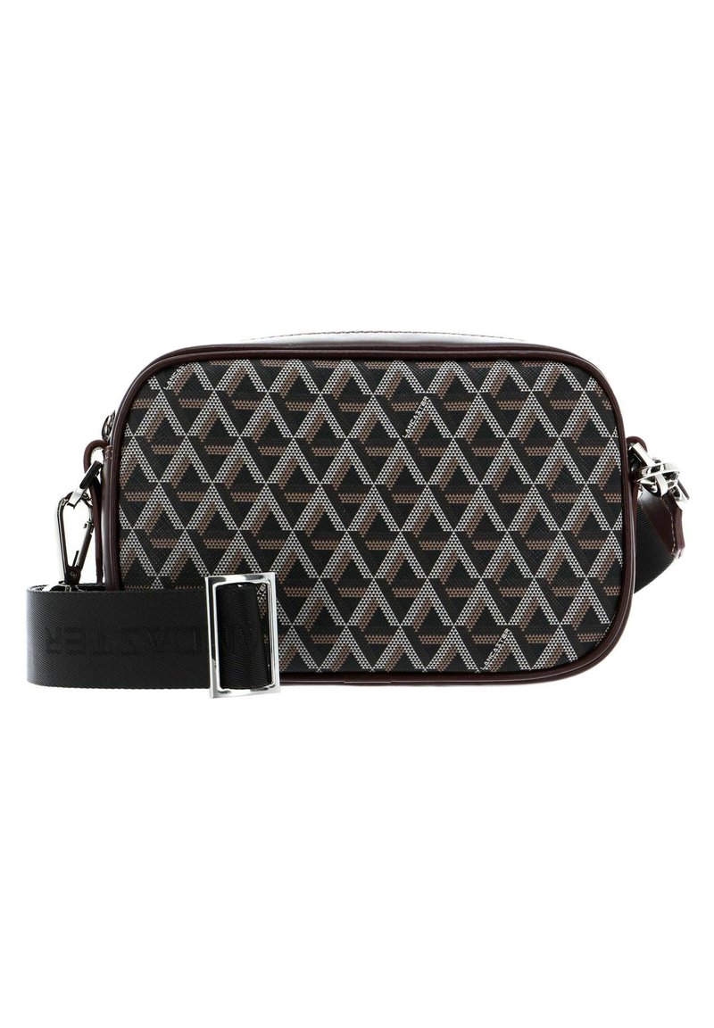 Borsa a tracolla rettangolare in nero e beige con un motivo geometrico a triangolo. Presenta una tracolla testurizzata e accessori in tono argento.