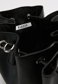 Pieces Handväska - black