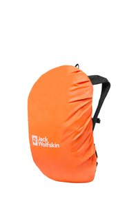 Zaino impermeabile arancione con forma arrotondata, dotato di una tracolla in rete nera e del logo "Jack Wolfskin" stampato in bianco.