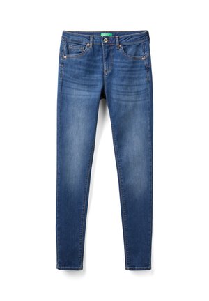 Jeans skinny in denim blu con cinque tasche, chiusura con bottone e lievi scoloriture sulle cosce per un look casual.