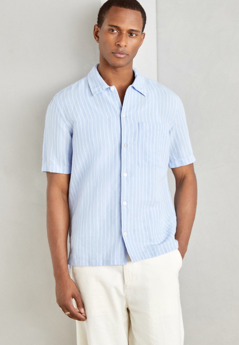 Marc O'Polo CAMP COLLAR SHORT SLEEVES ONE RECTANGULAR CHEST POCKET SLITS AT SIDE SEAMS - Ing - multi  homestead blue