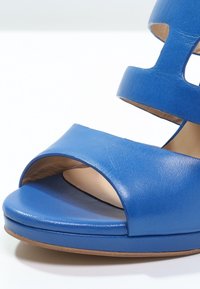 Bruno Premi Sandály na vysokém podpatku - blue