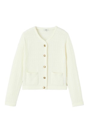 Cardigan blanc court en tissu texturé, avec encolure en V, boutons dorés, et deux poches frontales. Poignets de manches et ourlet côtelés.