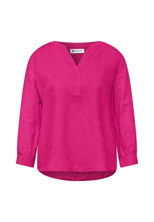 Blouse rose vif à manches longues avec un col en V, manches à revers et un ourlet légèrement arrondi, en tissu léger.