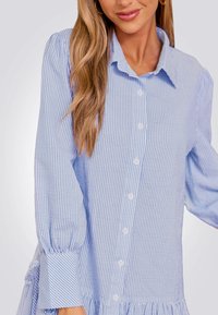 Cupshe Pouzdrové šaty - blue