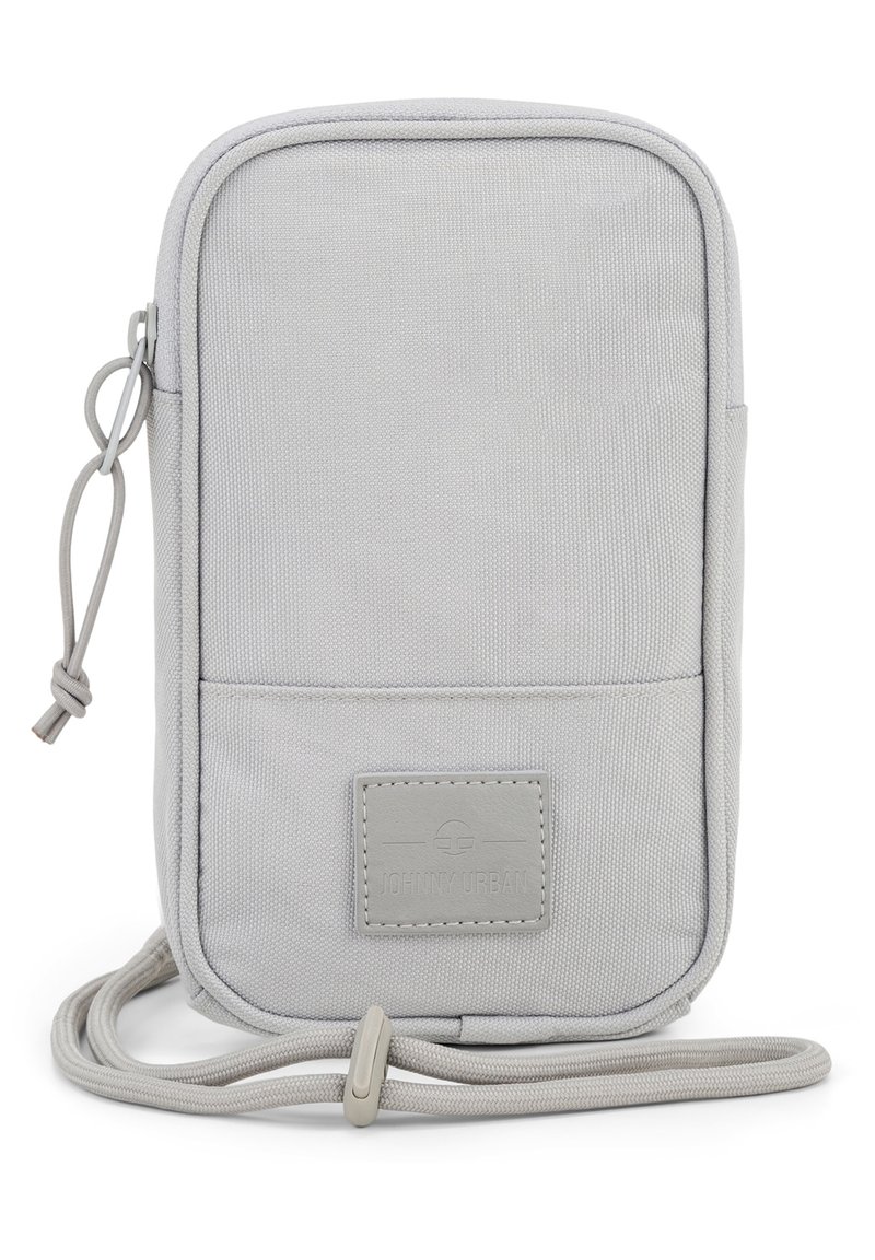 Borsa per telefono in tela grigia caratterizzata da una forma rettangolare, tasca anteriore, superficie testurizzata e un'etichetta con logo accompagnata da una tracolla intrecciata.