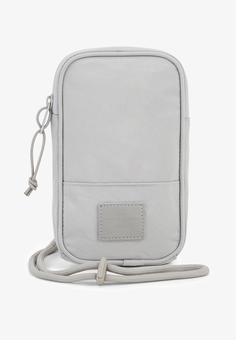 Borsa per telefono in tela grigia caratterizzata da una forma rettangolare, tasca anteriore, superficie testurizzata e un'etichetta con logo accompagnata da una tracolla intrecciata.