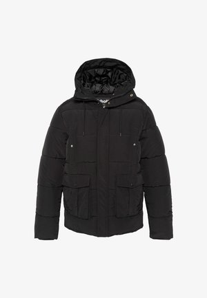 Chaqueta acolchada negra con capucha, que incluye dos bolsillos delanteros, cordones ajustables y cierre con cremallera. Textura suave, diseño aislante.