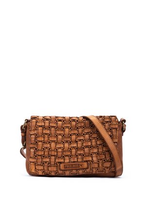Sac bandoulière en cuir tressé marron avec sangle réglable et patch de marque "Pikolinos" au centre avant.