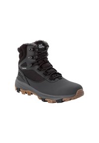 Stivale da trekking nero con accenti grigi, superficie texturizzata, colletto imbottito, lacci robusti e suola in gomma con prominenti tacchetti di trazione.