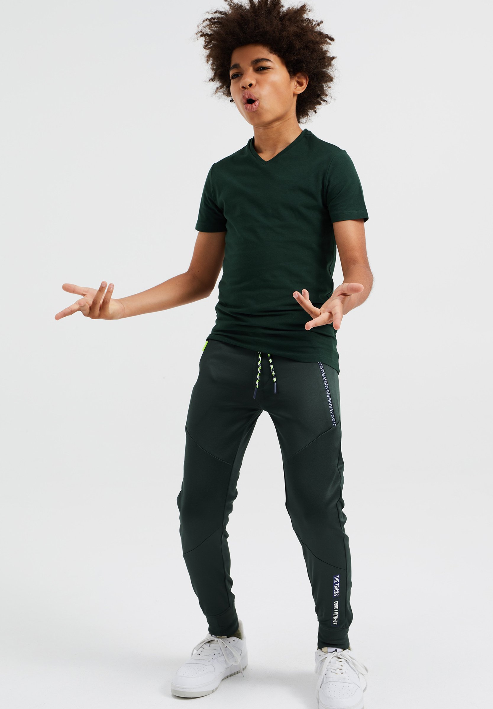 WE Fashion JONGENS JOGGINGBROEK MET BIKERDETAILS - Trainingsbroek -  green/groen - Zalando.nl