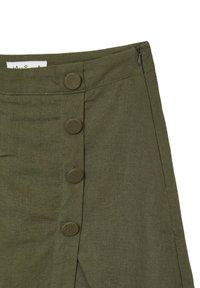 Olivgrüner Rock mit geradem Schnitt, ausgestattet mit fünf großen, runden, mit Stoff überzogenen Knöpfen und einem seitlichen Reißverschluss zur Schließung.