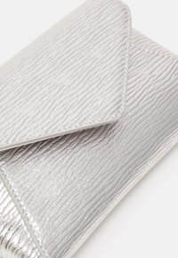 Thumbnail Image 8