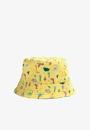 Sombrero tipo cubo amarillo con patrones de dinosaurios coloridos, palmeras, cactus y ratones por toda la tela.