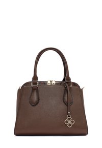 Borsa a mano in pelle marrone con finitura testurizzata, manici rotondi doppi, accessori in tonalità oro e un charm decorativo attaccato di lato.