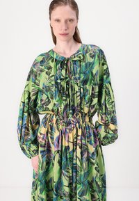Pinko OLD LOVE ABITO STAMPA FOGLIE  - Rochie de zi - yellow/pink