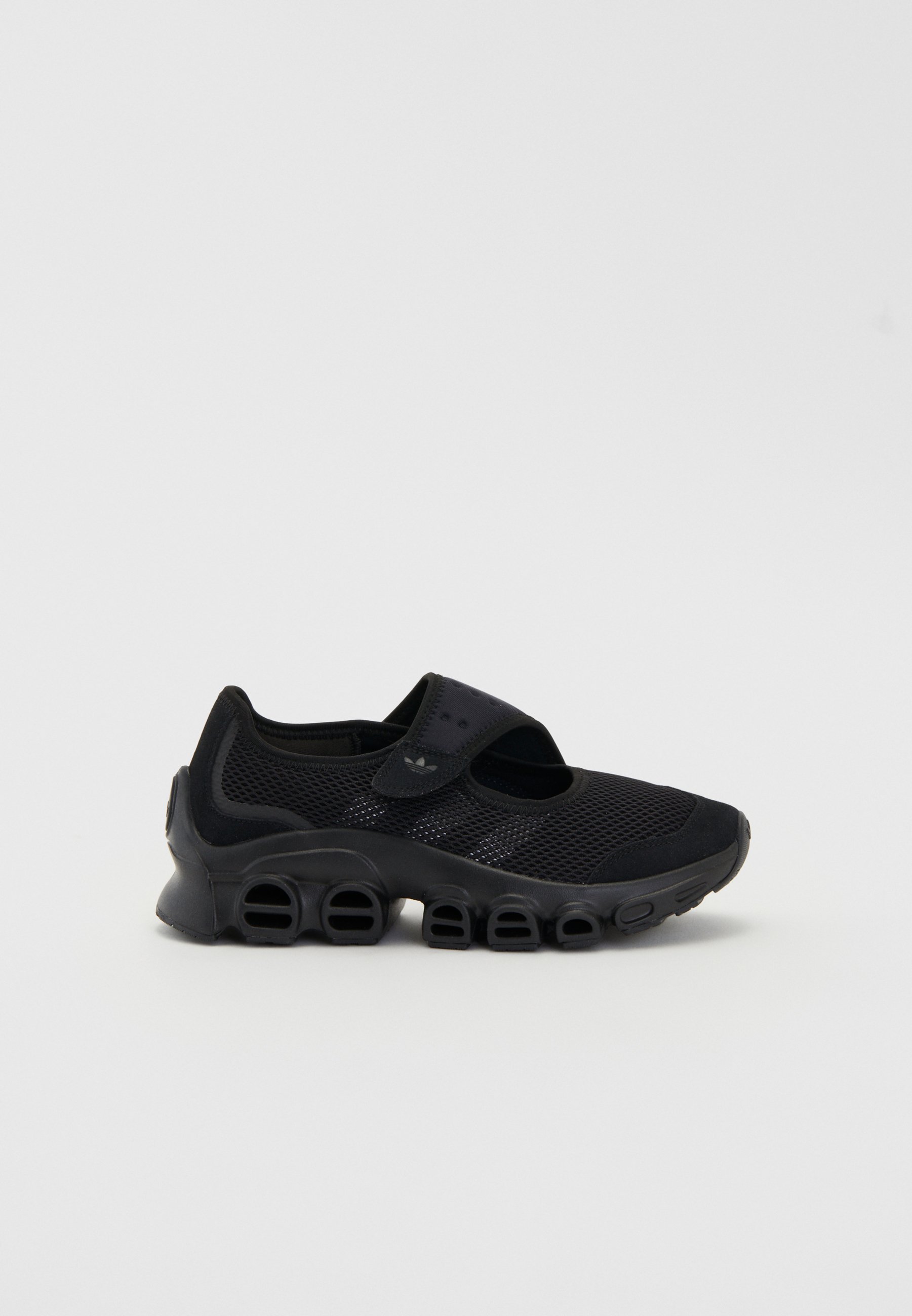 【ADIDAS】(W) ADIFOM MEGAJANE CORE BLACK adidas ADIFOM MEGAJANE W CORE BLACK/CORE BLACK/CORE BLACK