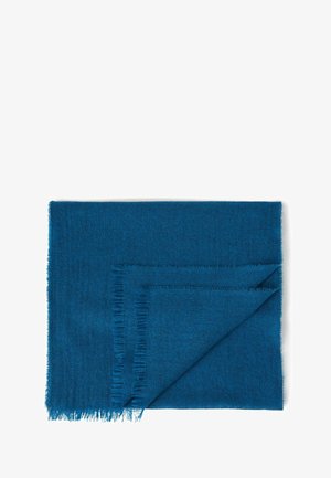 Türkisblauer Schal aus weichem Material, mit einem fransigen Rand und einer glatten Textur, sorgfältig gefaltet, wobei eine Schicht leicht überlappt.