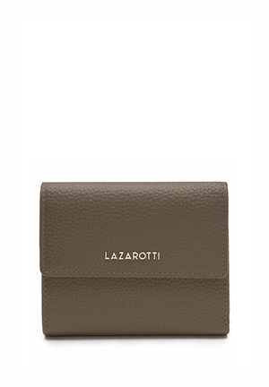 Bruine leren portemonnee met een gestructureerd oppervlak, voorzien van een klepafsluiting en een in gouden letters op de voorkant afgebeelde "LAZAROTTI" logo.