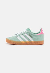 Izbrano, hazy green/footwear white/bliss pink