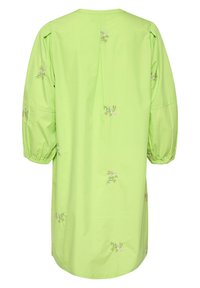 Robe midi vert clair avec manches bouffantes 3/4, poignets élastiques, et petites broderies florales roses et jaunes éparpillées sur le tissu.
