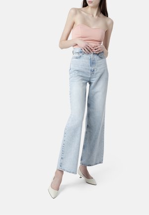 L37 Pumps - off-white