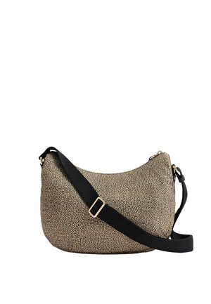 Piccola borsa a tracolla beige con tracolla nera regolabile e motivo screziato strutturato, mostrata su sfondo bianco uniforme.