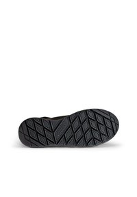 Semelle de chaussure en caoutchouc noir avec un design texturé en motif losange. Présente une légère courbure au niveau des orteils et un talon renforcé pour plus de stabilité.