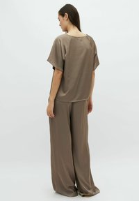 mbyM ASAKA-M - Stoffhose - cinder