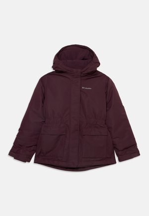 Mørkelilla vinterjakke med hætte, frontlommer, lynlås dækket af en flap og Columbia-logo på brystet.