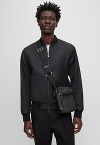 BOSS HIGHWAY ZIP - Rankinė per petį - black