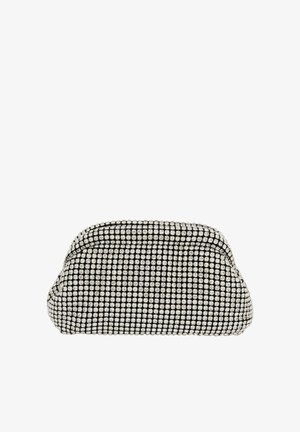 Černá síťová kabelka ozdobená stříbrnými kamínky, s oblekslým tvarem a horním zipovým uzávěrem pro bezpečné uložení.