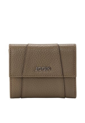Taupe leren portemonnee met een gestructureerde afwerking, voorzien van een opklapbare klep en een zilveren "JOOP!" logo. Compact ontwerp en gestikte accenten.