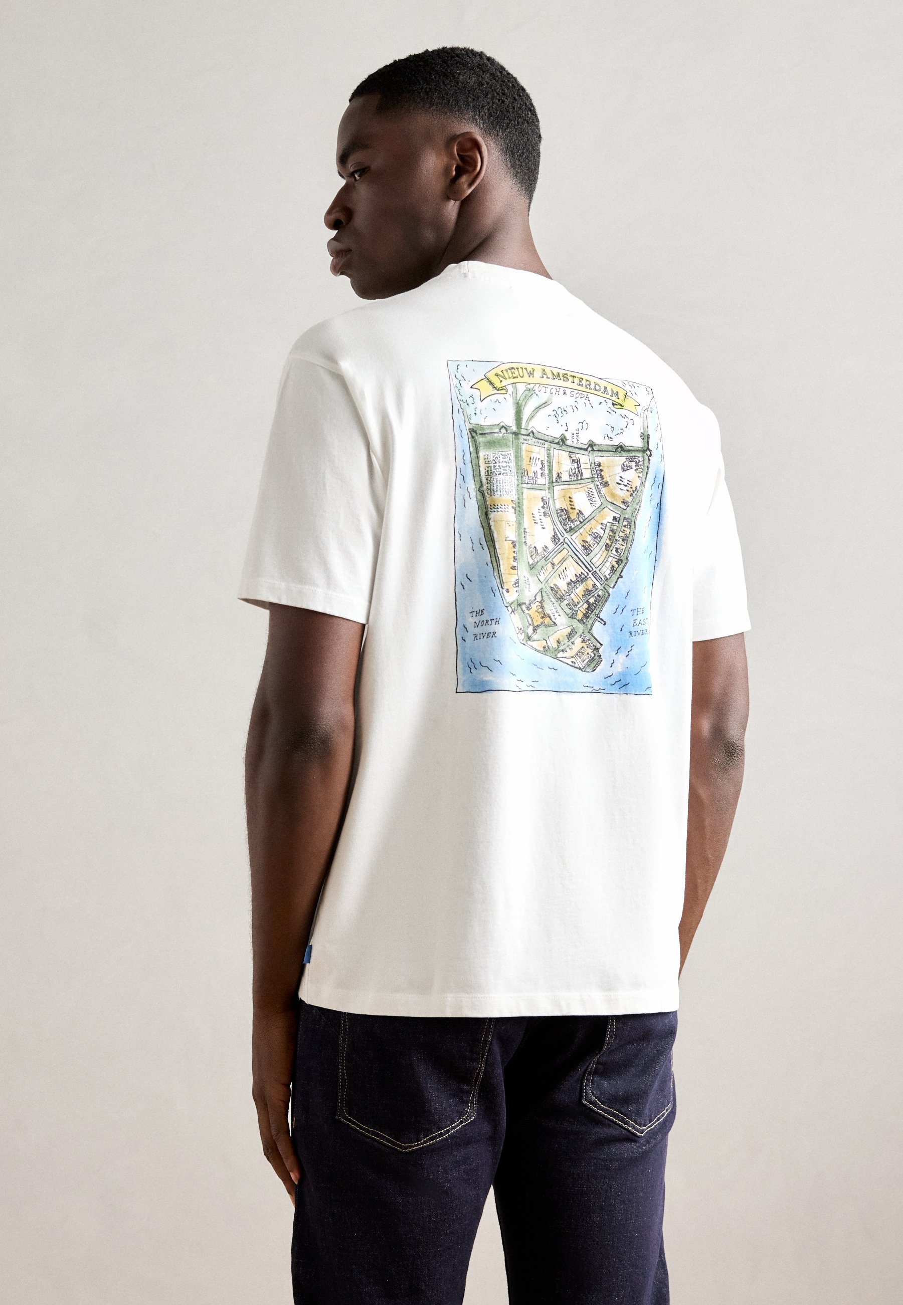 “Scotch & Soda” バックプリントアートワークTシャツ W-B Regular-Fit Front And Back Artwork T-Shirt – Scotch & Soda