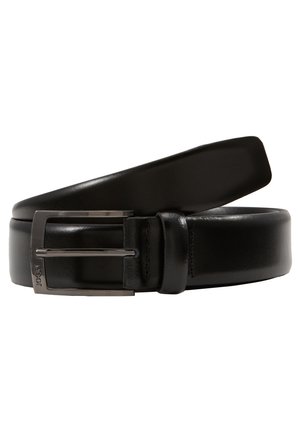 Cinturón de cuero negro con un acabado liso, que cuenta con una hebilla de metal plateado y una única punta. Diseño sencillo con una forma rectangular clásica.