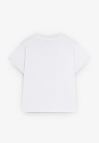 Witte kortemouwen t-shirt van katoen, ronde hals, relaxte pasvorm, zachte textuur, eenvoudig ontwerp zonder graphics of accenten.