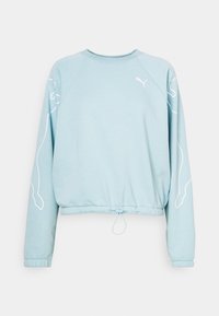 Světle modrý pulovrový svetr s dlouhými rukávy, stahovací spodní částí a bílým obrysem na rukávech. Má kulatý výstřih a logo.