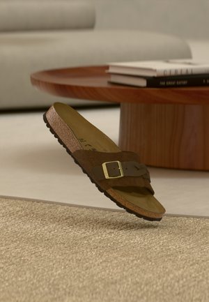 OITA BRAIDED NARROW - Páskové sandály  - carafe