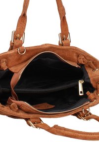 Borsa in suede marrone con hardware dorato, dotata di un ampio interno in tessuto nero e tasca con zip; include manici corti.