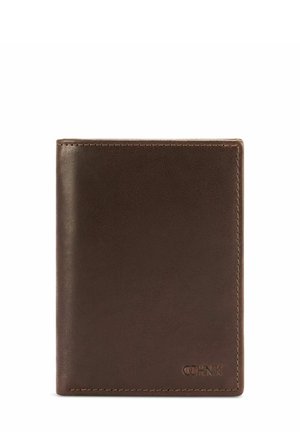 Brązowy skórzany portfel o gładkiej teksturze, prostokątnym kształcie i kontrastowym przeszyciu. Na dole po prawej stronie znajduje się wytłoczona logo.