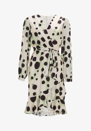 Robe portefeuille en tissu léger avec un fond beige orné de grands pois noirs et verts, manches longues, taille à nouer et ourlet froncé.