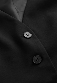 Next Vesta - black