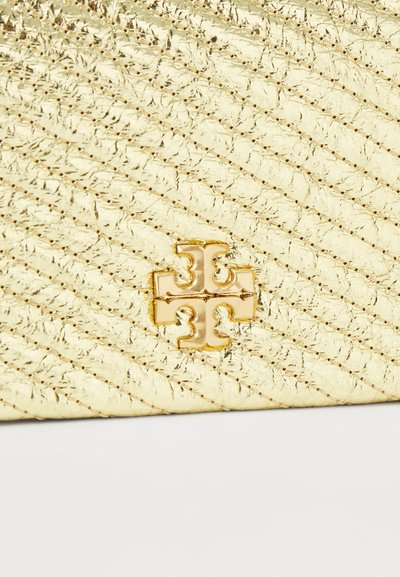 Tory Burch KIRA MOTO QUILT CHAIN WALLET - Soma ar siksnu pāri ķermenim - gold-coloured