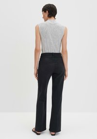 someday. MID RISE LOOSE FIT - Flared Jeans - raven black